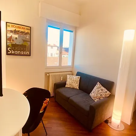 Charming Attico Vista Duomo 아파트